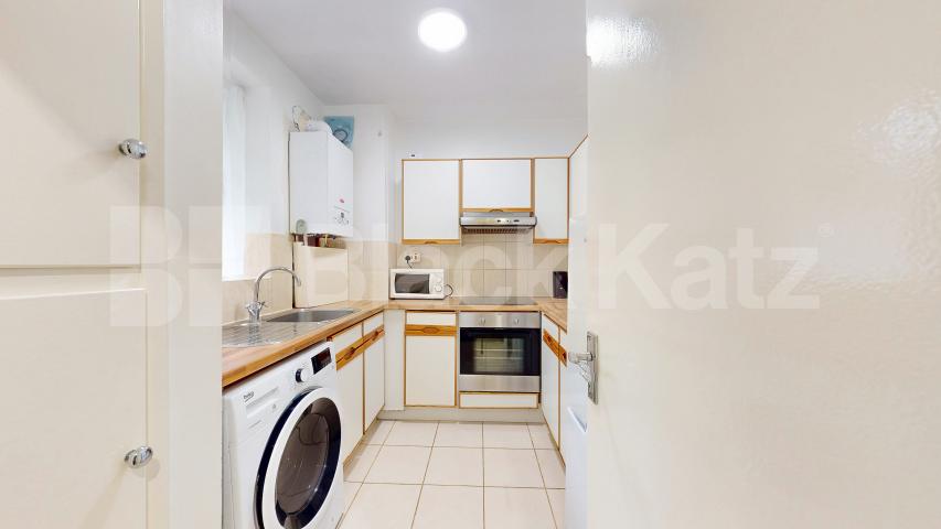 Spacious One Bedroom Flat in Prestigious St Johns Wood by Regents Park Townshend Road, St Johns Wood